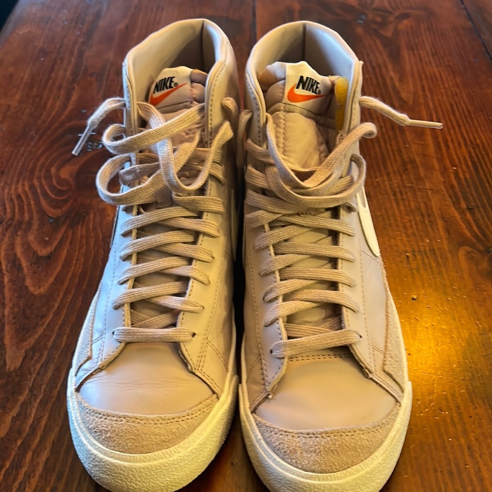 EUC Nike Blazer Vintage Women’s Hightop Size 11